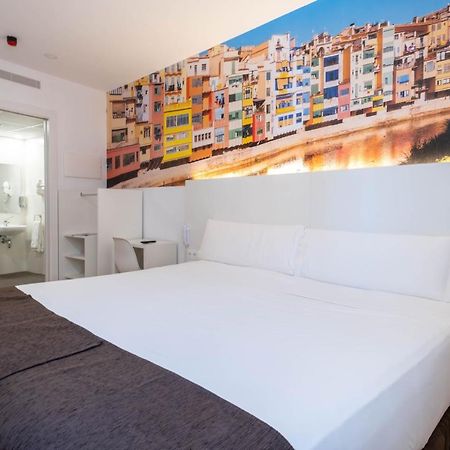 Hotel Bestprice Girona Bagian luar foto