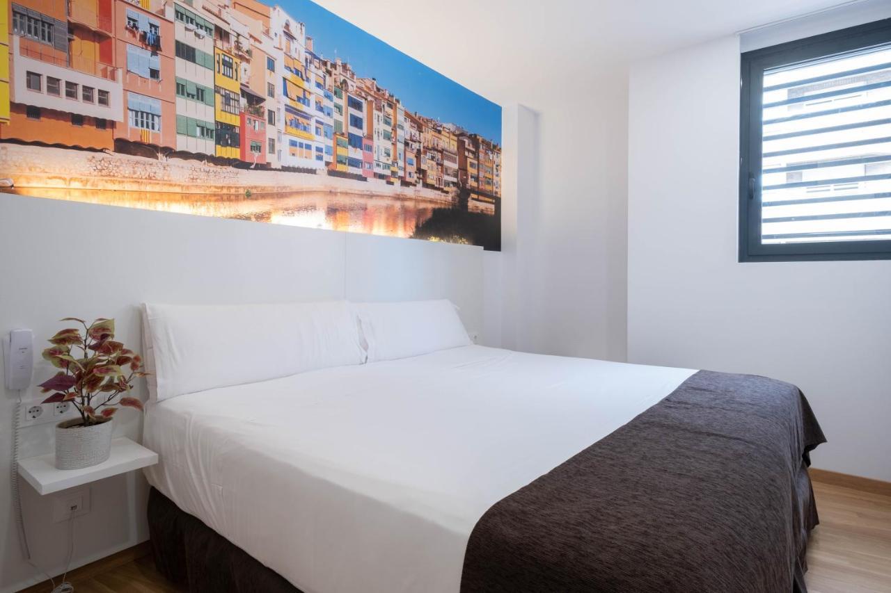 Hotel Bestprice Girona Bagian luar foto