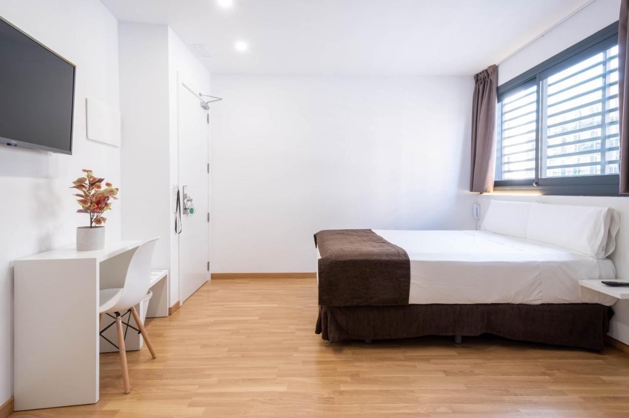 Hotel Bestprice Girona Bagian luar foto