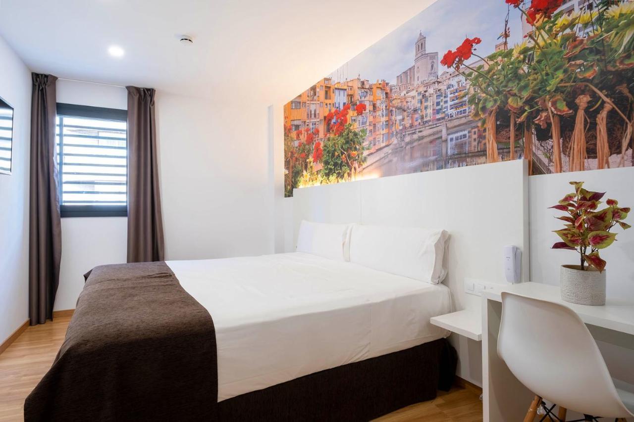 Hotel Bestprice Girona Bagian luar foto