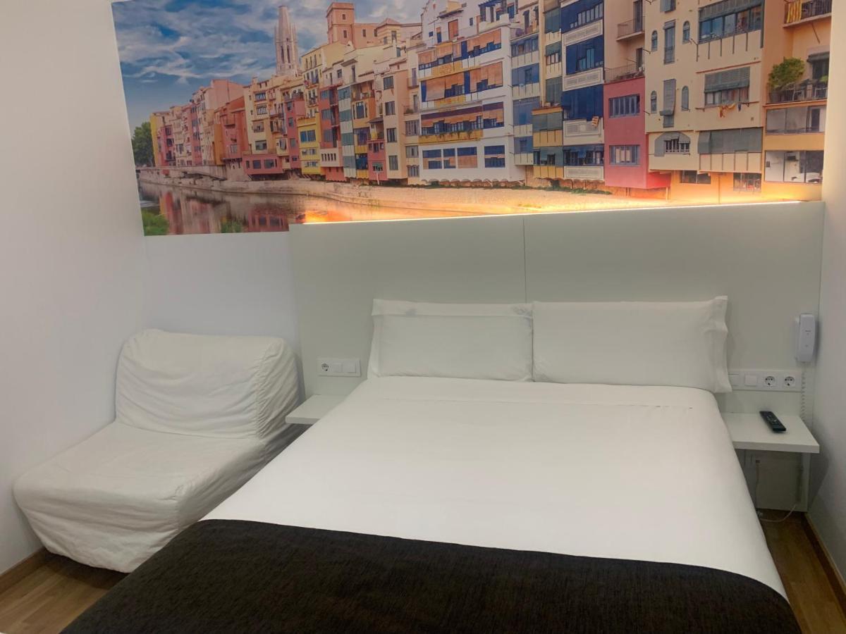 Hotel Bestprice Girona Bagian luar foto